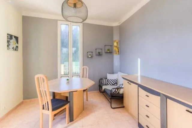 Le Palais Du Chateau Port De Nice Antiquaires Appartement